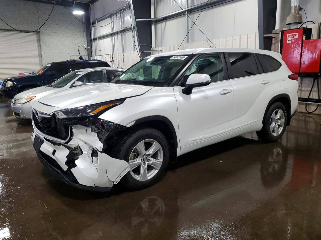 Salvage Toyota Highlander Image