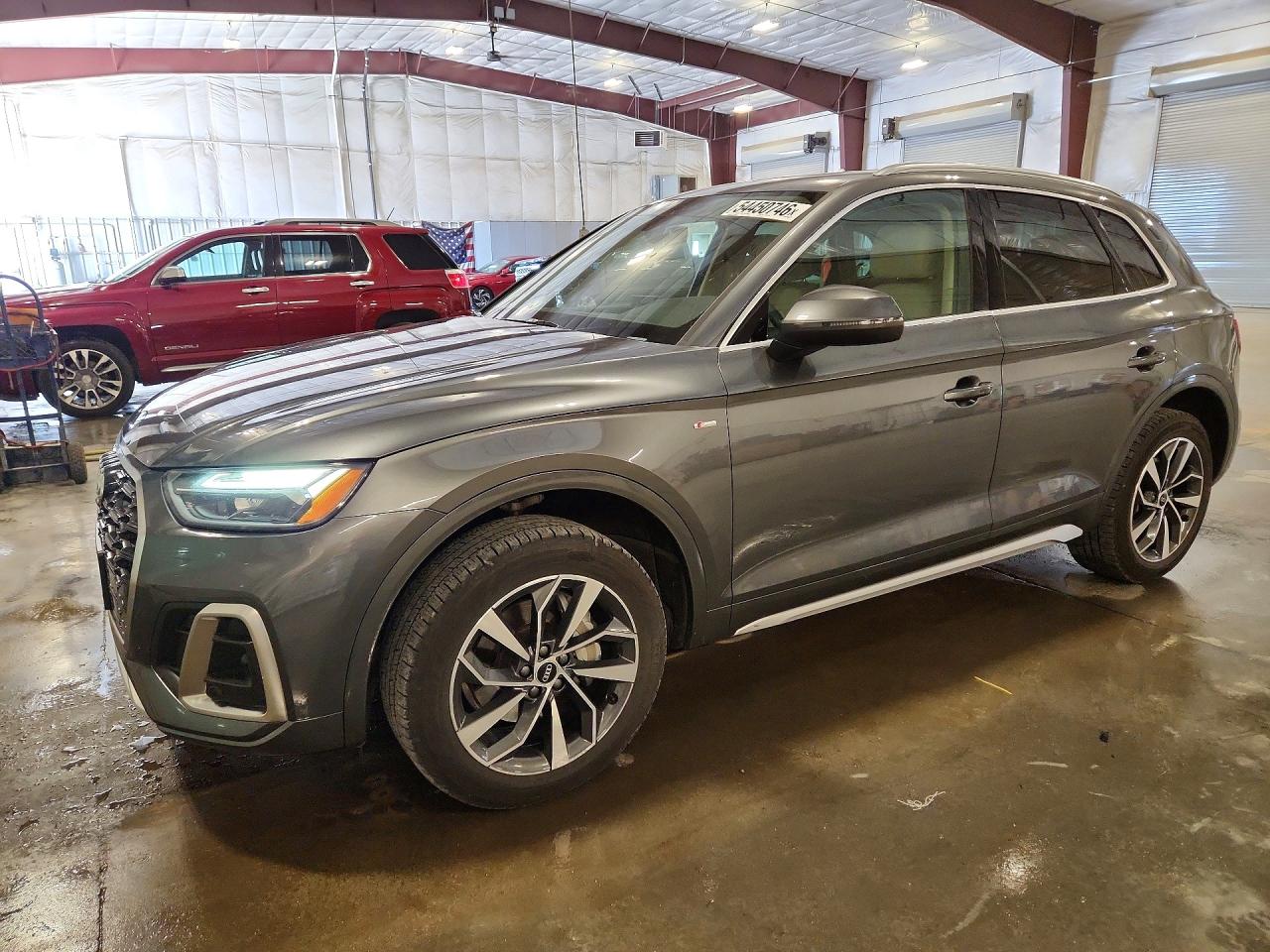 Salvage Audi Q5 Image