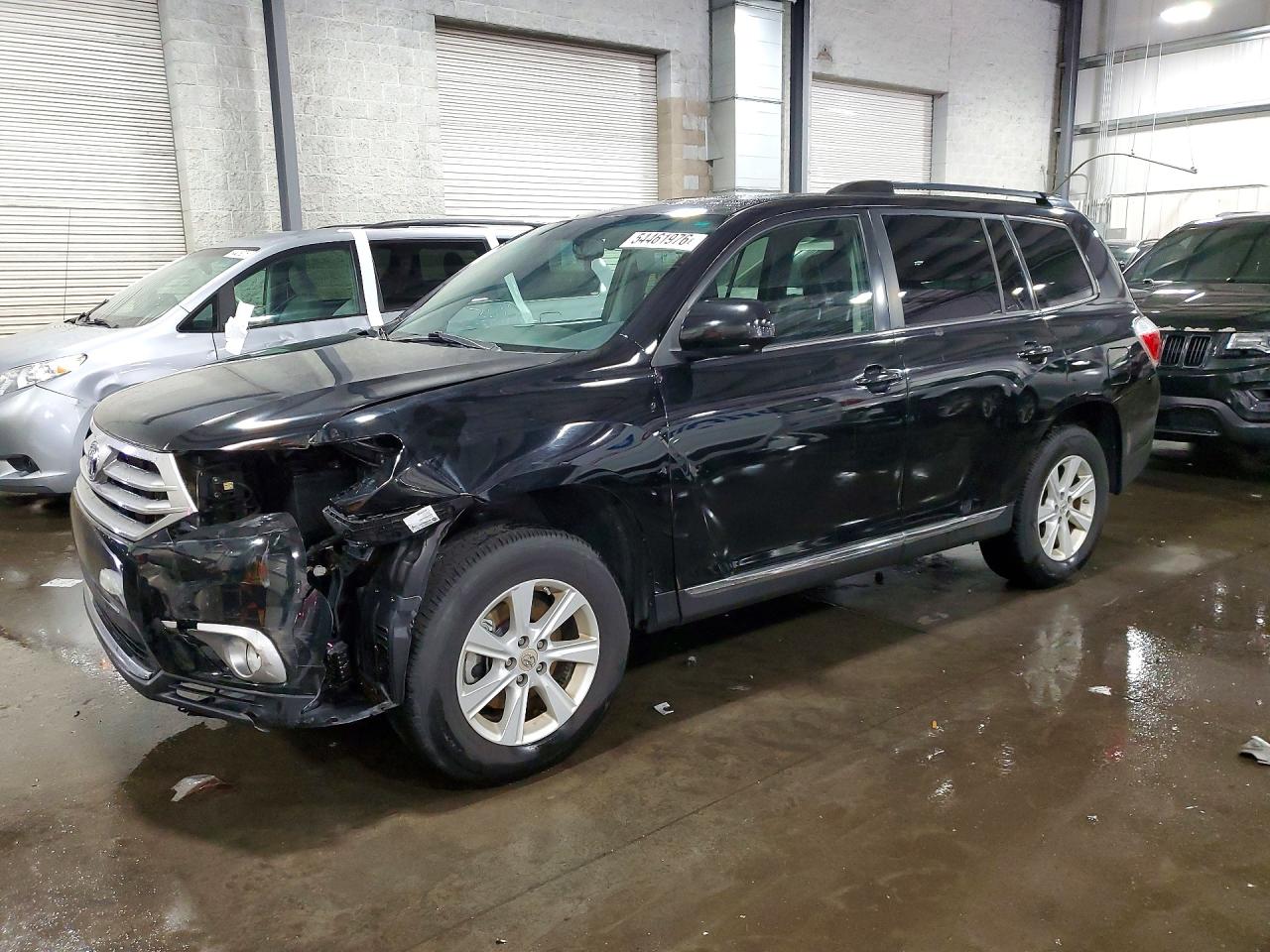 Salvage Toyota Highlander Image