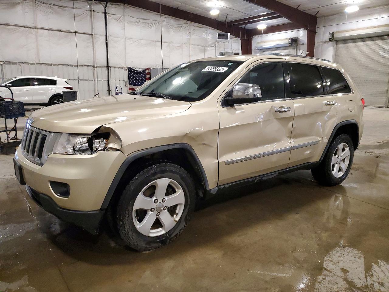 Salvage Jeep Cherokee Image