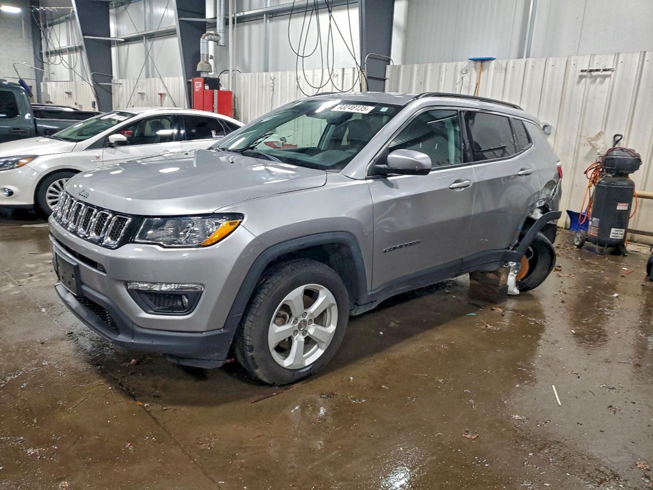 Salvage Jeep Compass Image