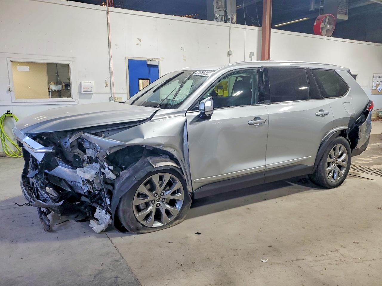 Salvage Toyota Grand High Image