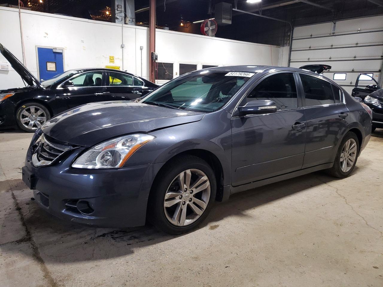 Salvage Nissan Altima Image