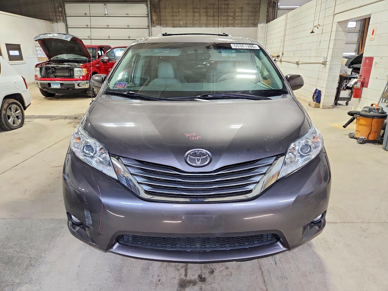Toyota Sienna Xle 7-passenger