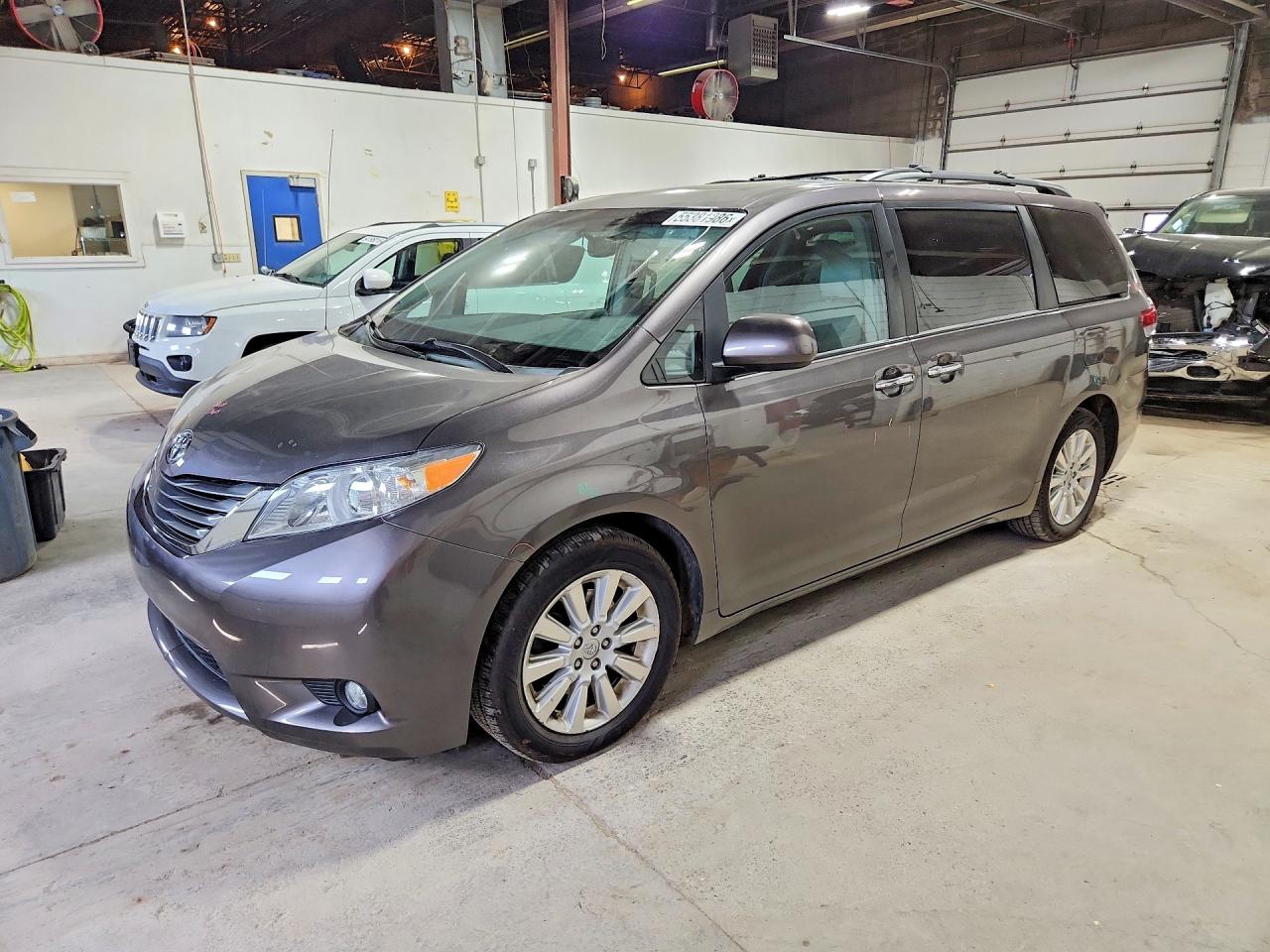 Salvage Toyota Sienna Image