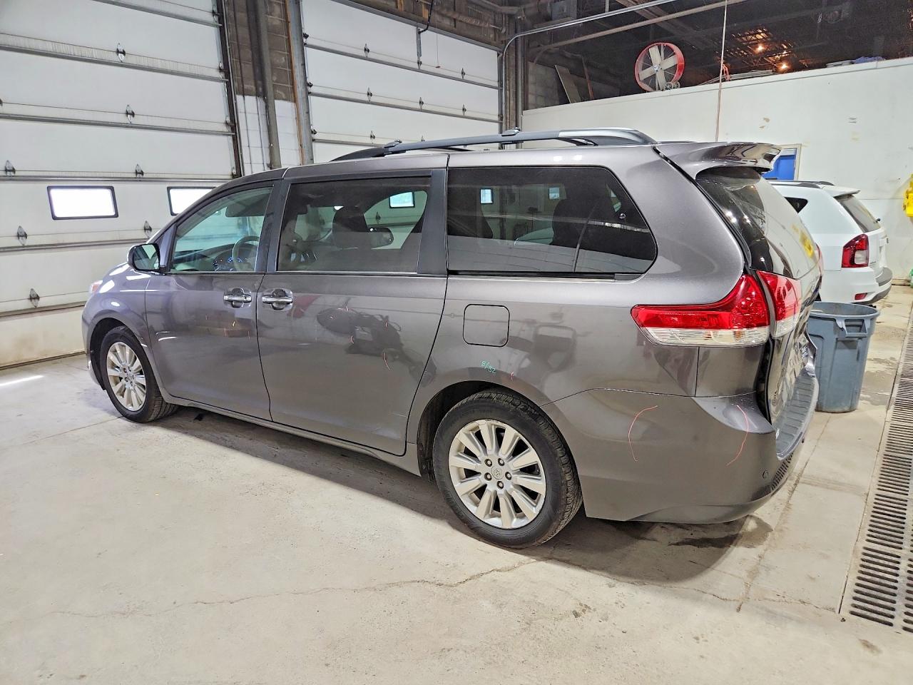 Toyota Sienna Xle 7-passenger