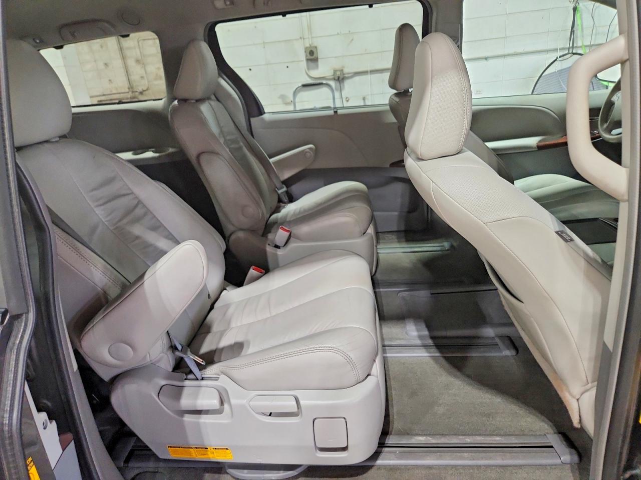 Toyota Sienna Xle 7-passenger