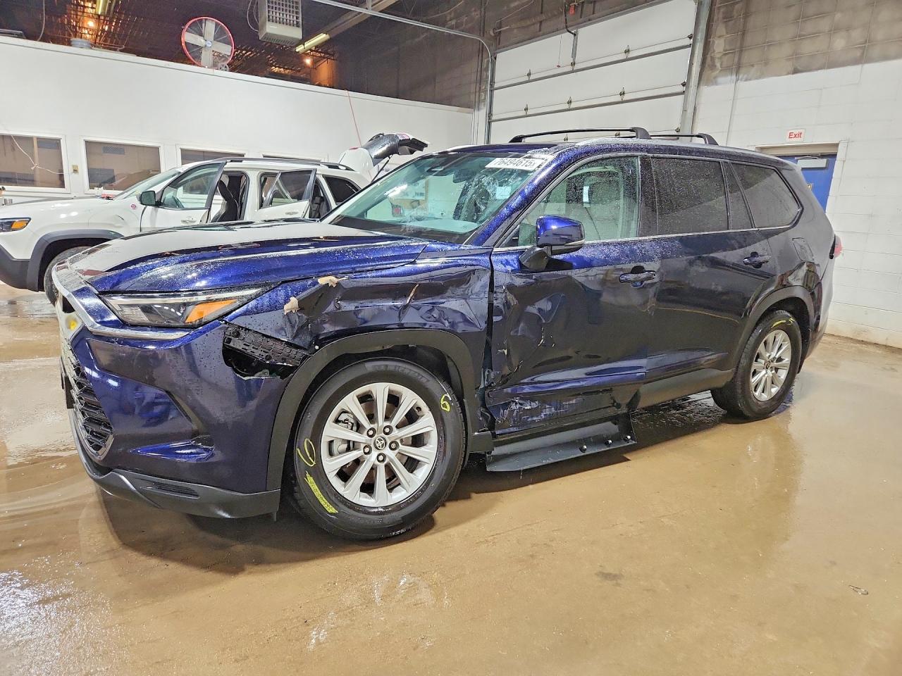 Salvage Toyota Grand High Image