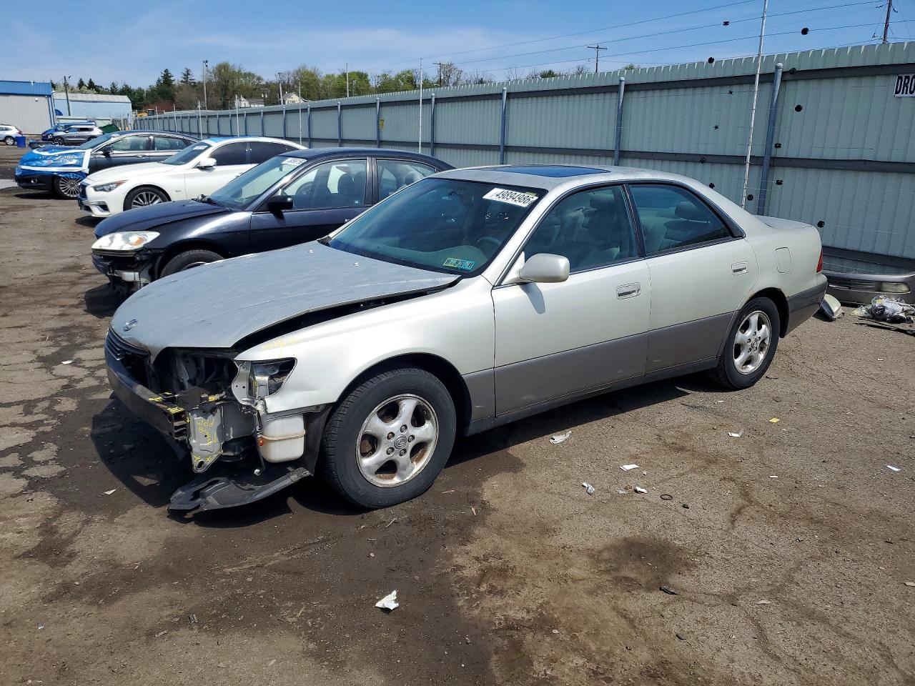 Salvage Lexus Es Image