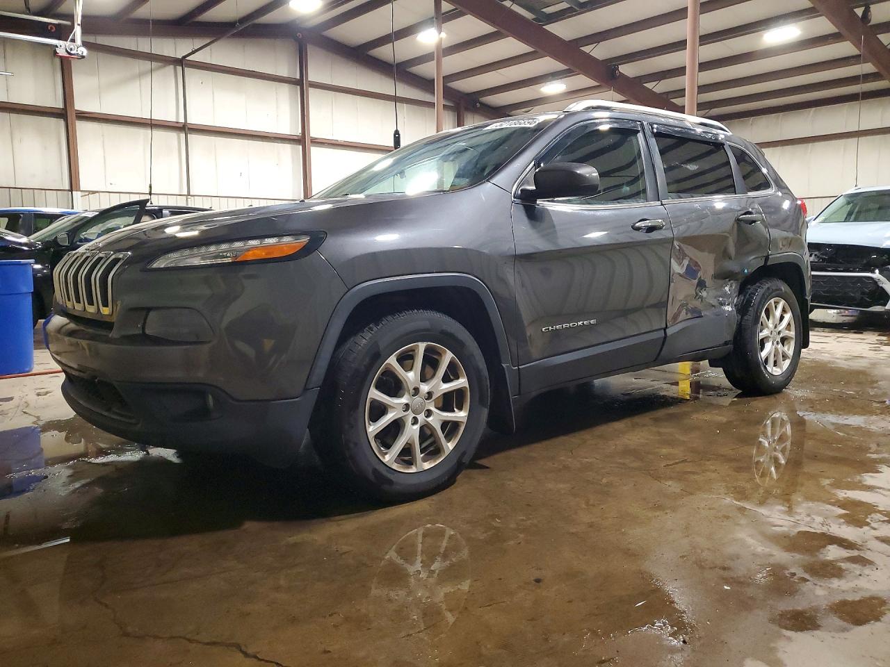 Salvage Jeep Cherokee Image