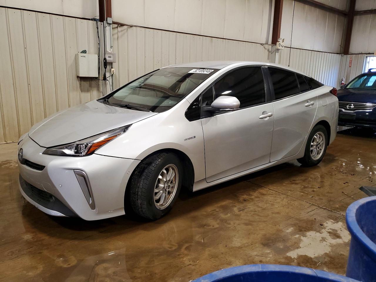 Salvage Toyota Prius Image