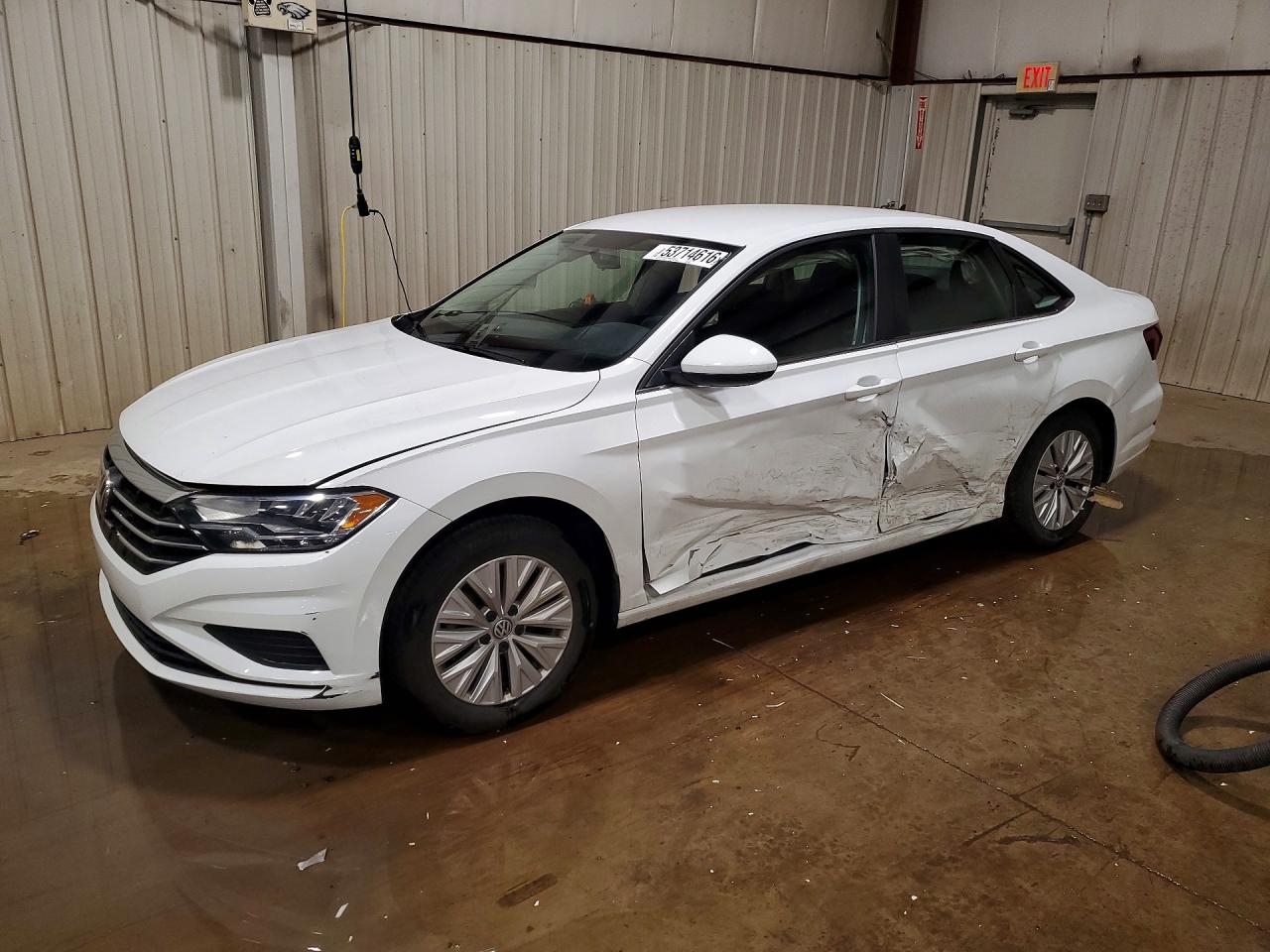 Salvage Volkswagen Jetta Image