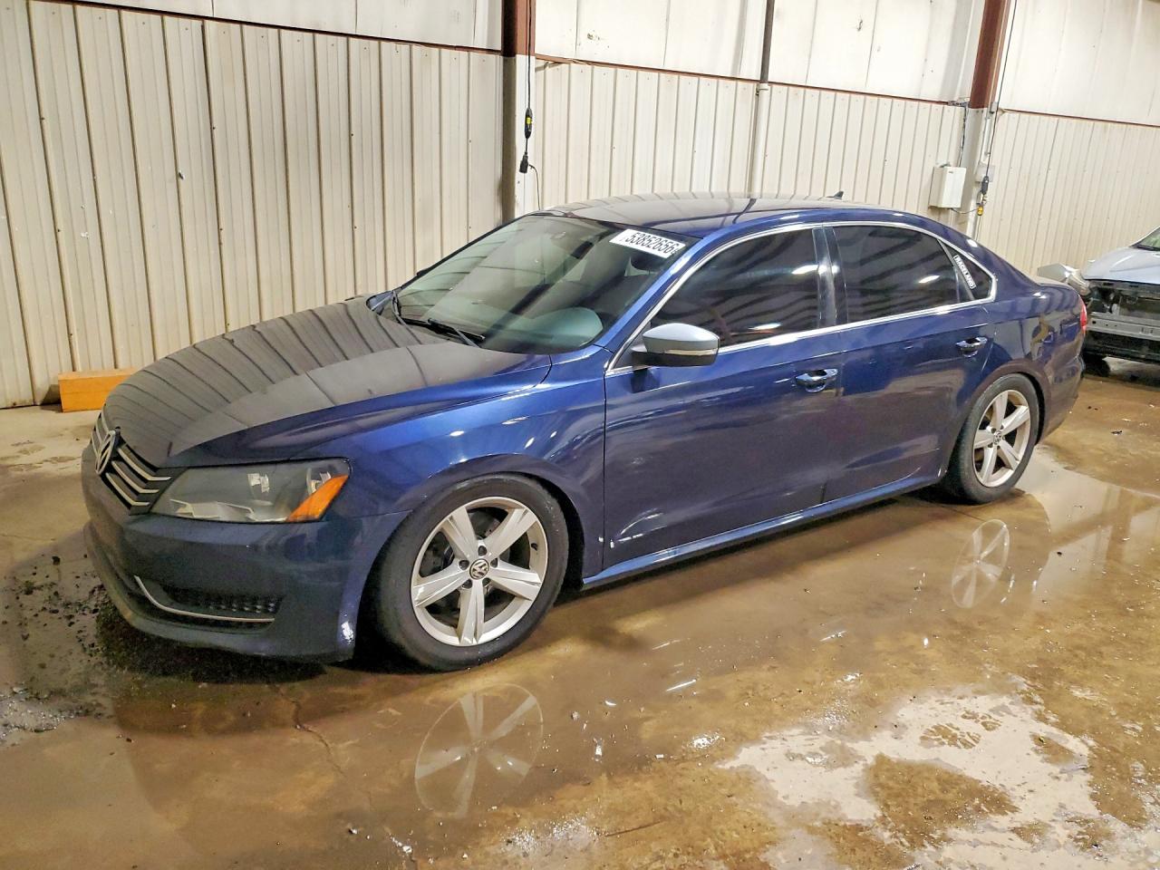 Salvage Volkswagen Passat Image