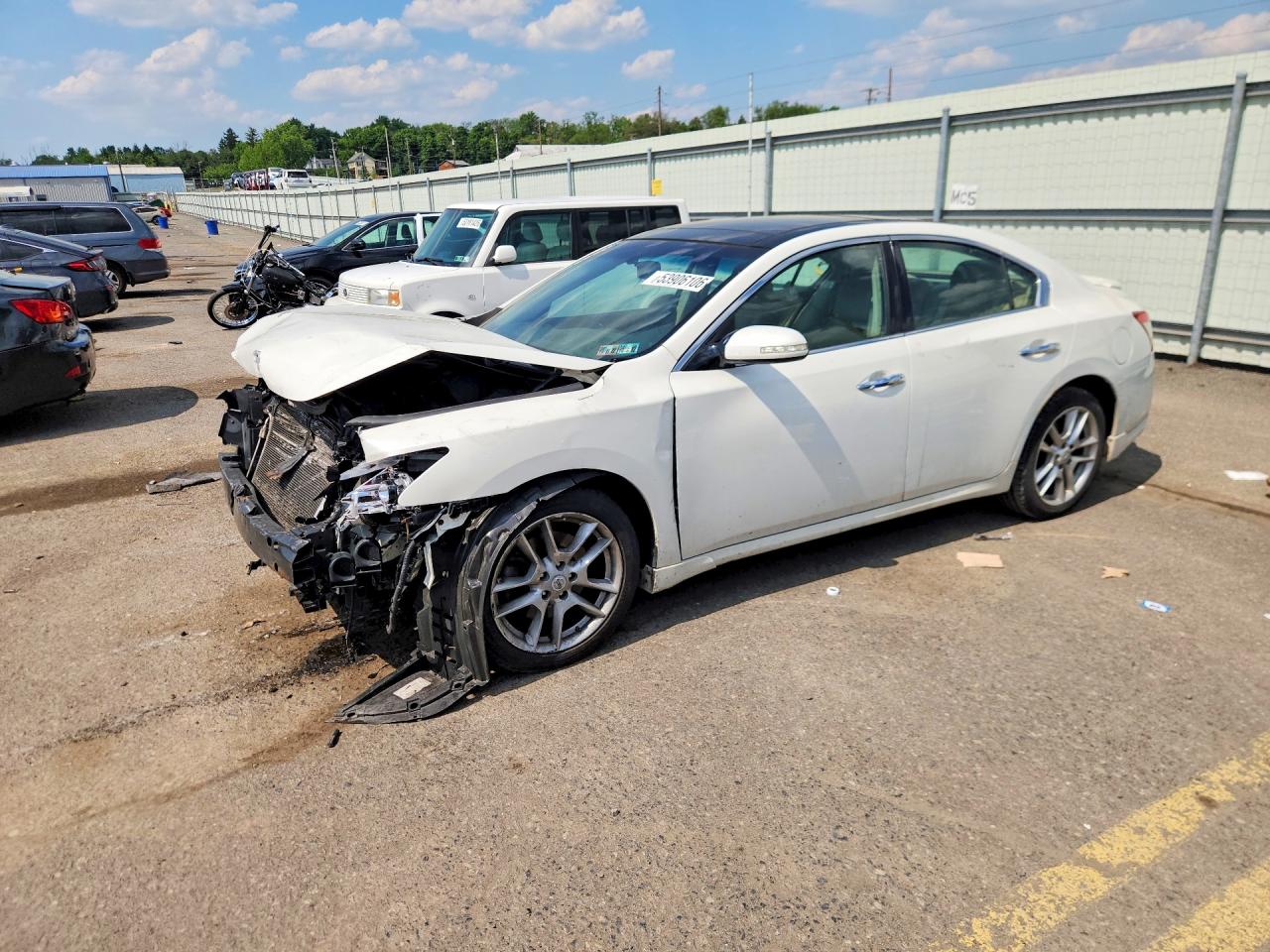 Salvage Nissan Maxima Image