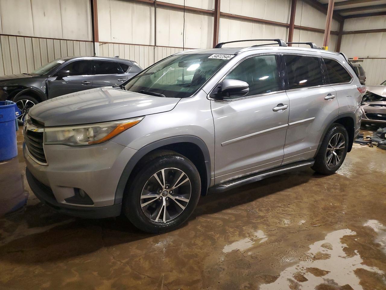 Salvage Toyota Highlander Image