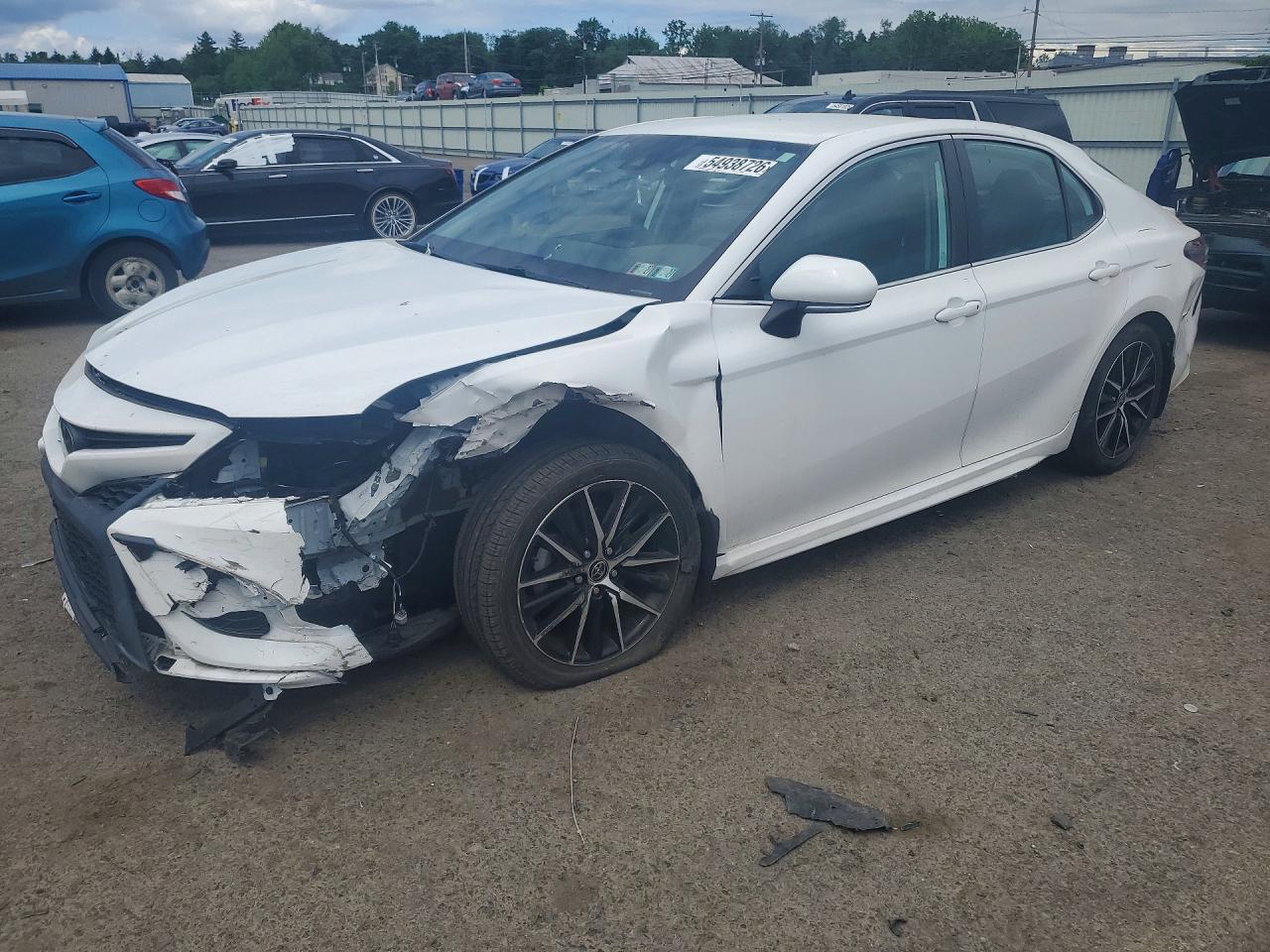 Salvage Toyota Camry Image