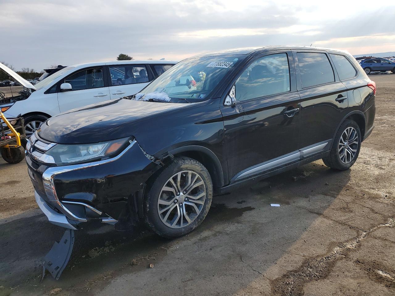 Salvage Mitsubishi Outlander Image