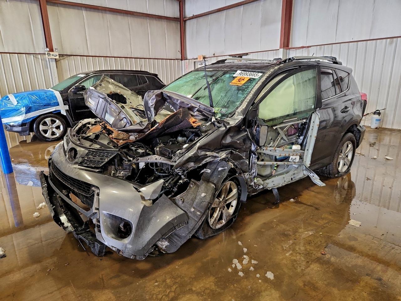 Salvage Toyota RAV4 Image