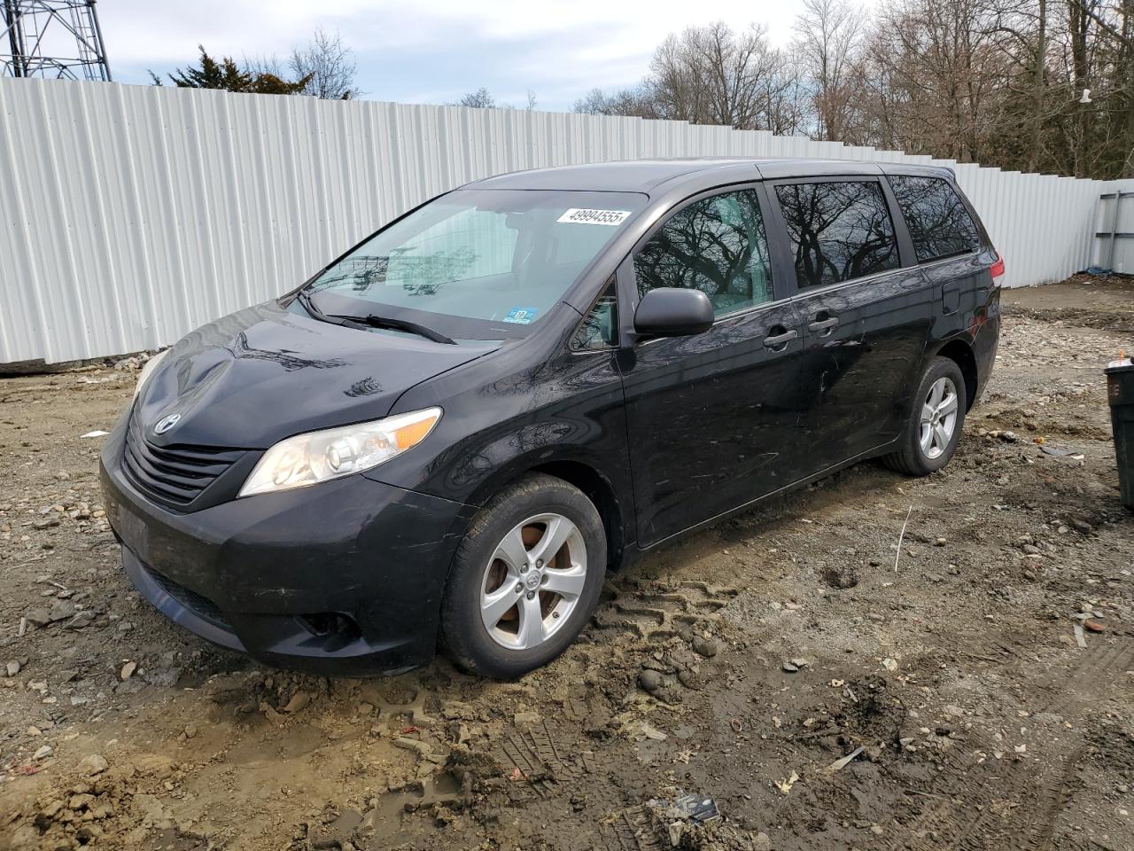 Salvage Toyota Sienna Image