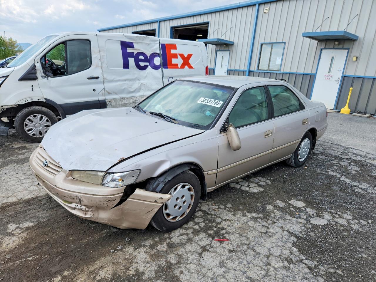 Salvage Toyota Camry Image