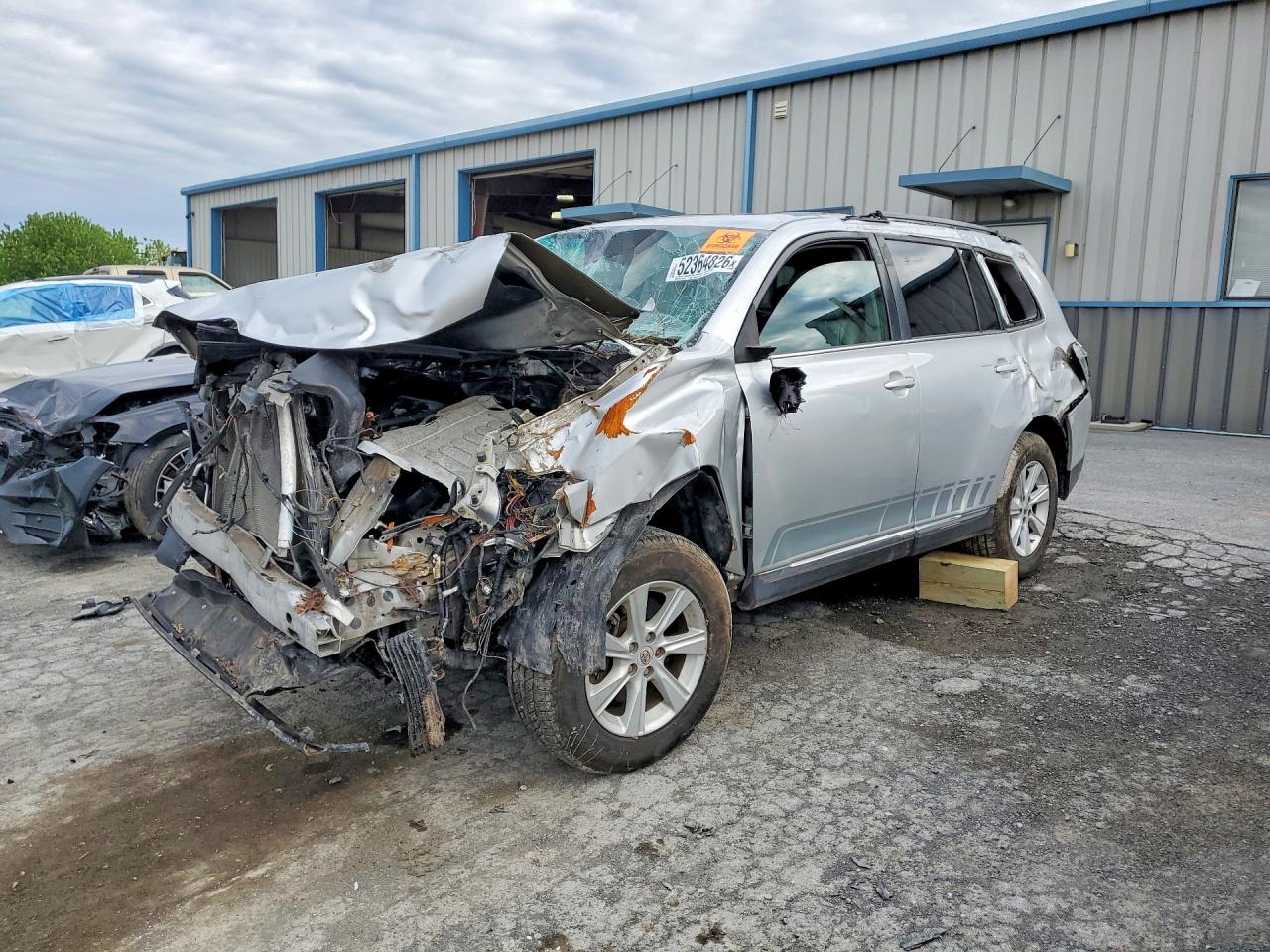 Salvage Toyota Highlander Image