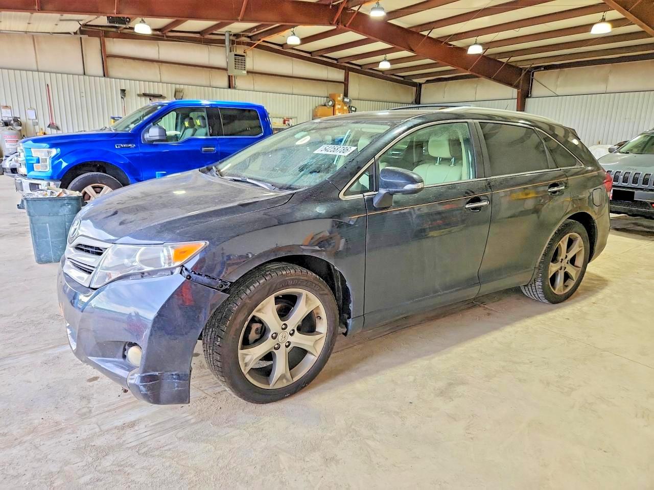 Salvage Toyota Venza Image