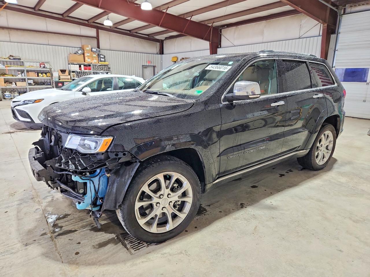 Salvage Jeep Cherokee Image