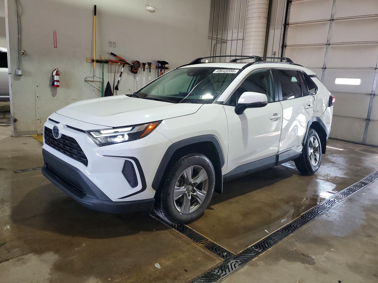 Salvage Toyota RAV4 Image