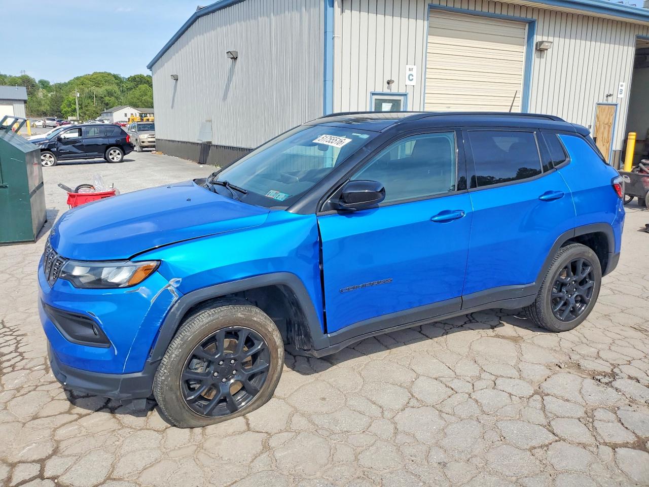 Salvage Jeep Compass Image