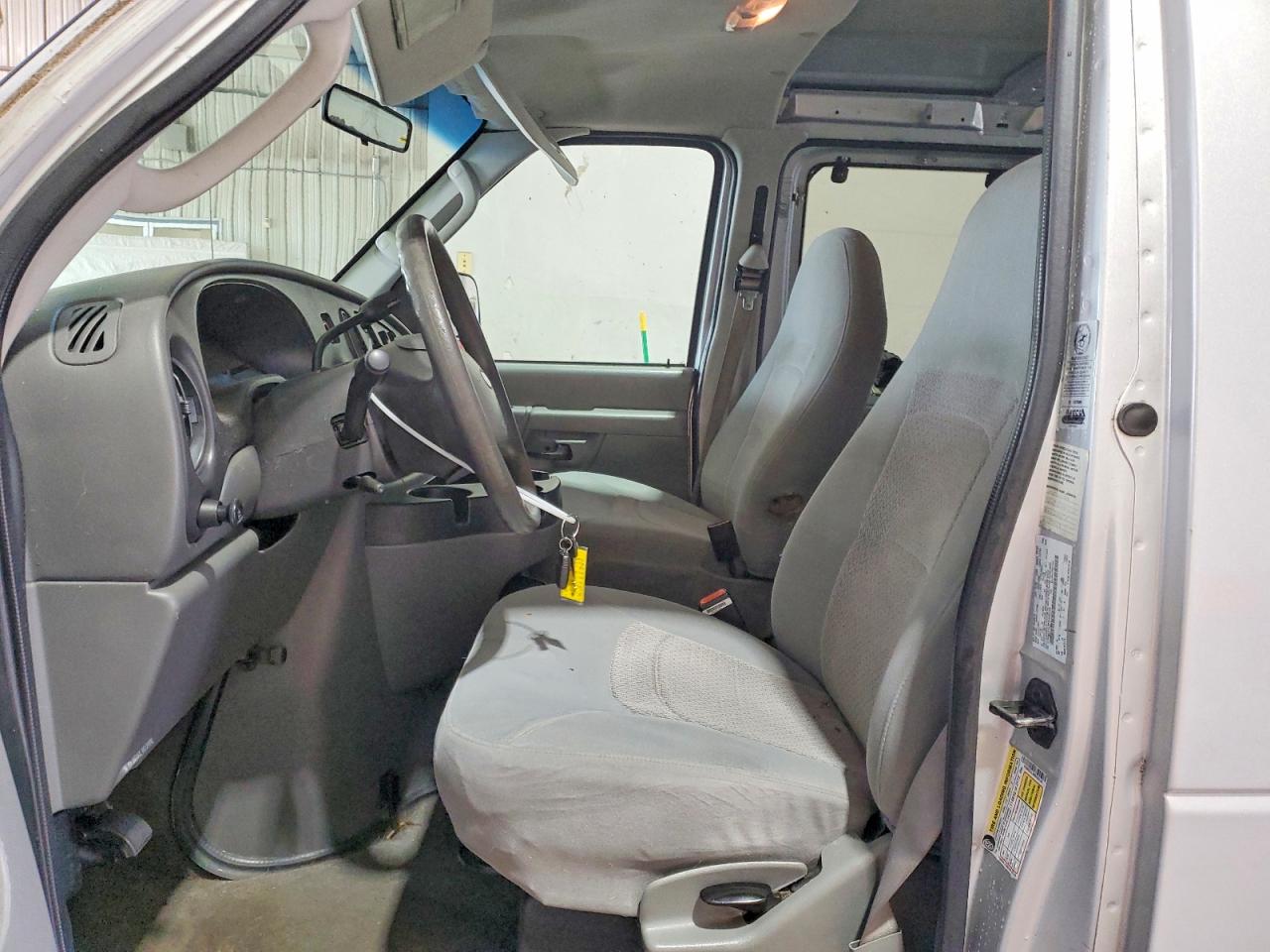 Ford Econoline E350 Super Duty Wagon