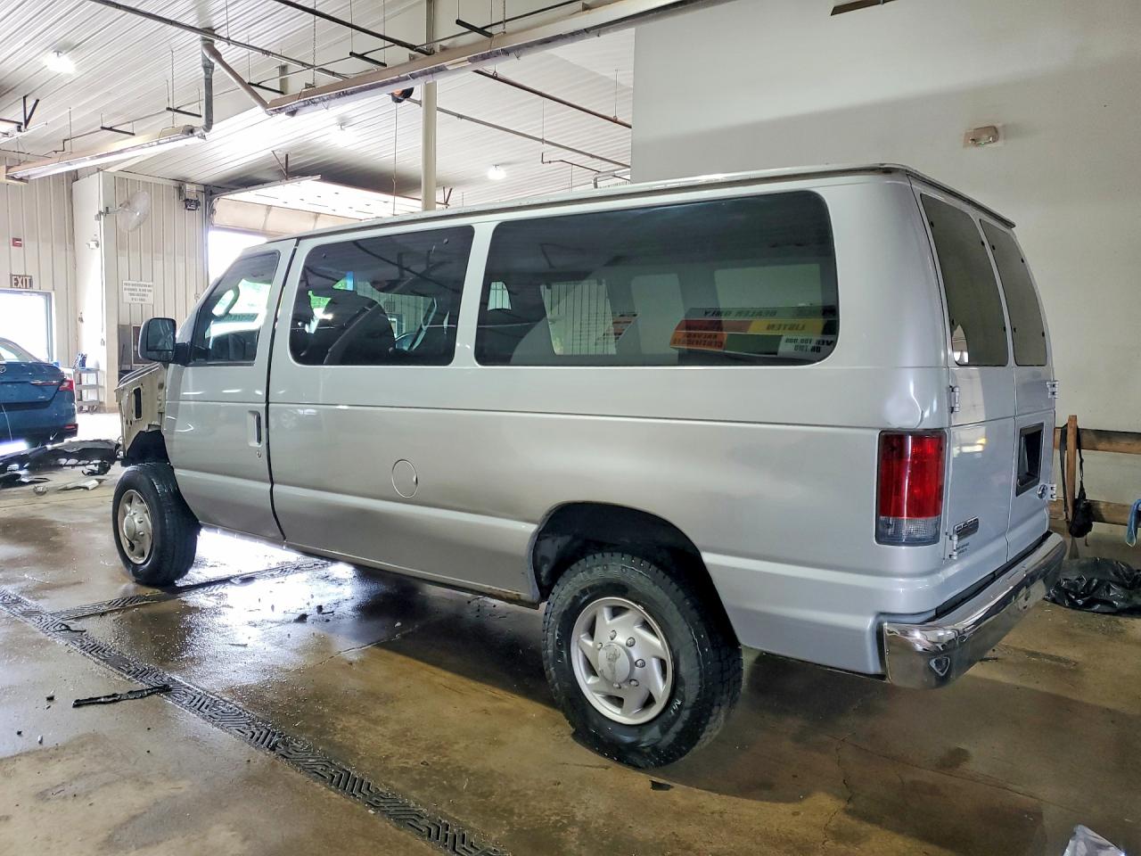 Ford Econoline E350 Super Duty Wagon