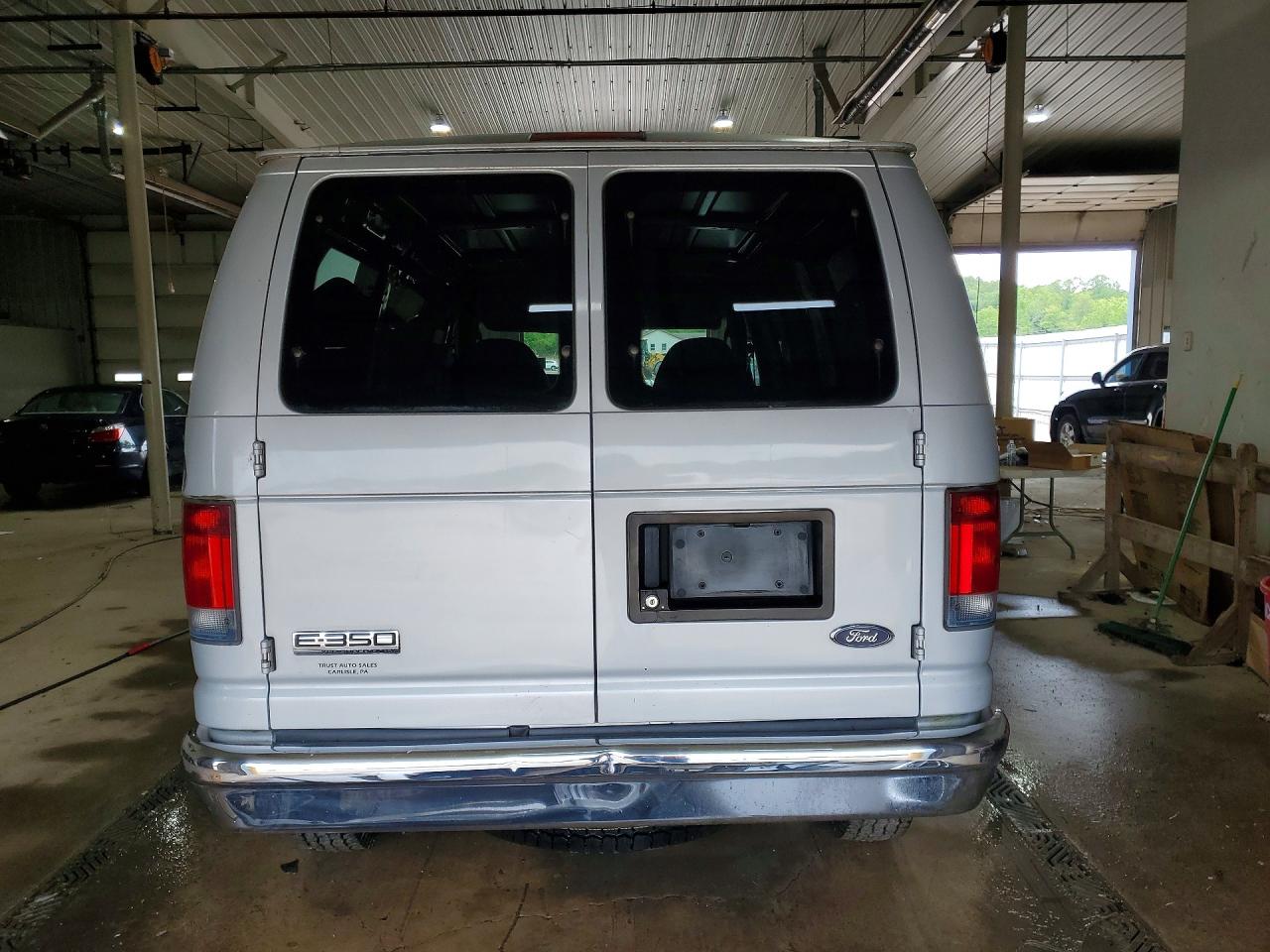 Ford Econoline E350 Super Duty Wagon