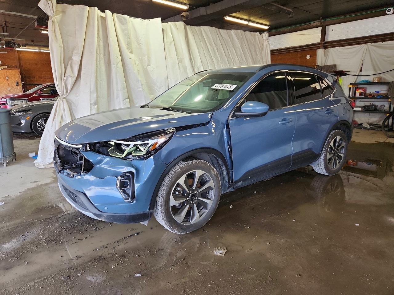 Salvage Ford Escape Image