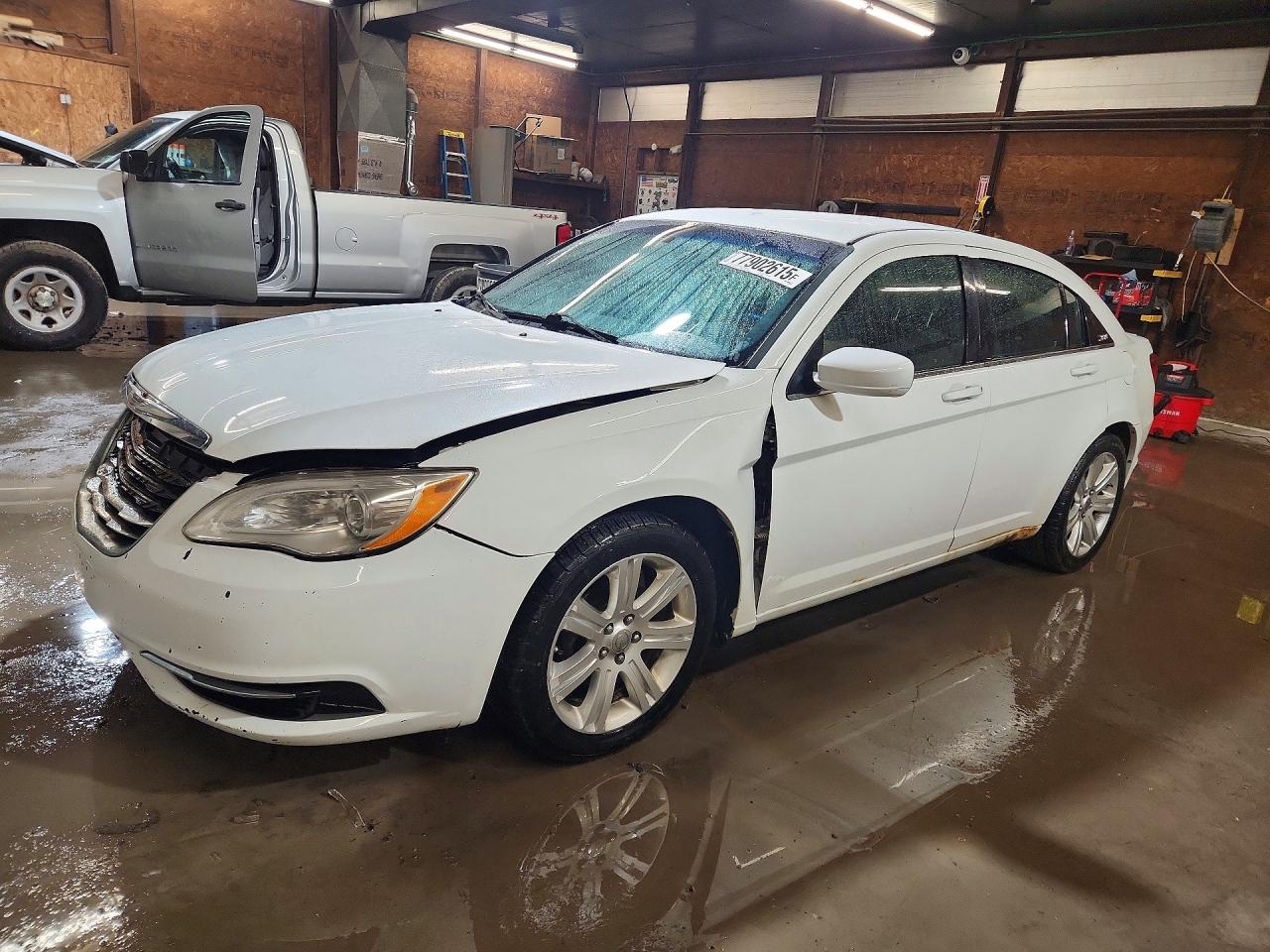 Salvage Chrysler 200 Image