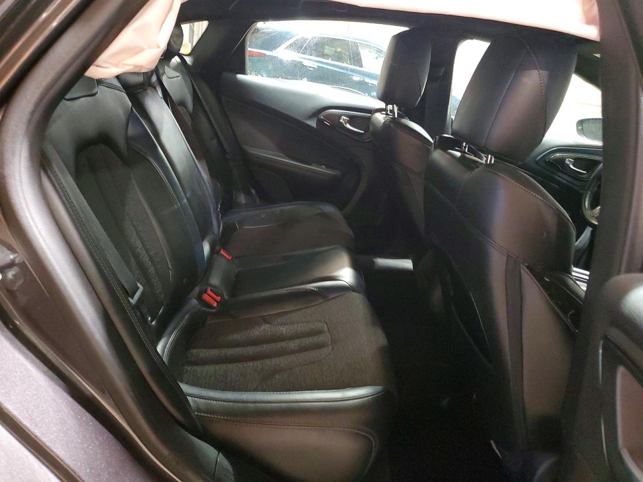 Chrysler 200 S