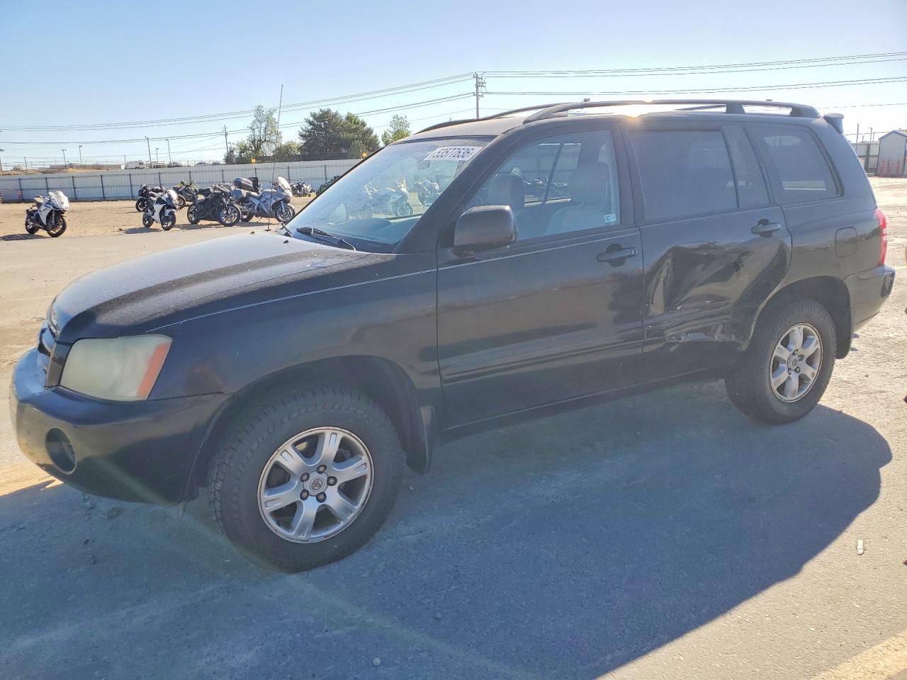 Salvage Toyota Highlander Image