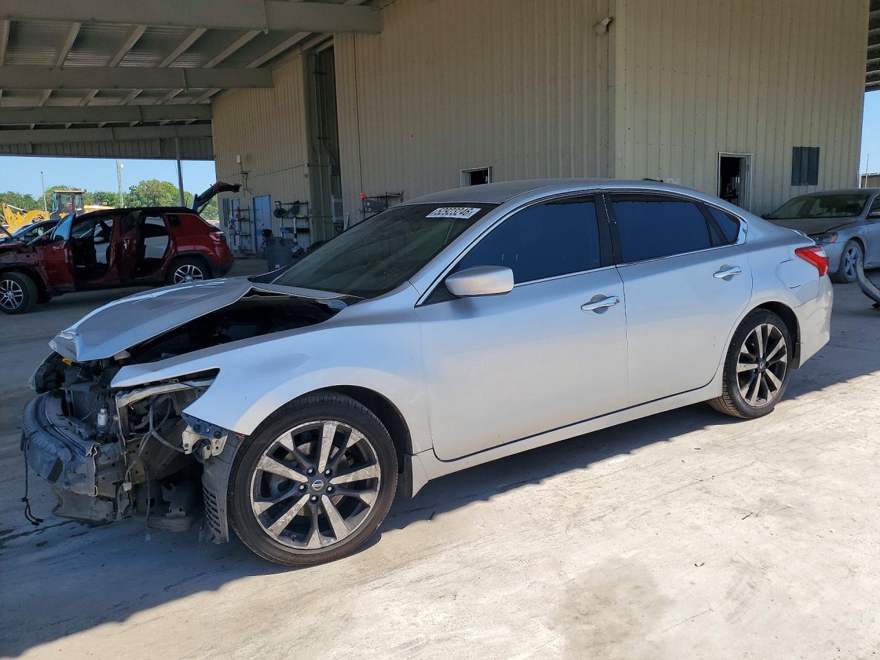 Salvage Nissan Altima Image