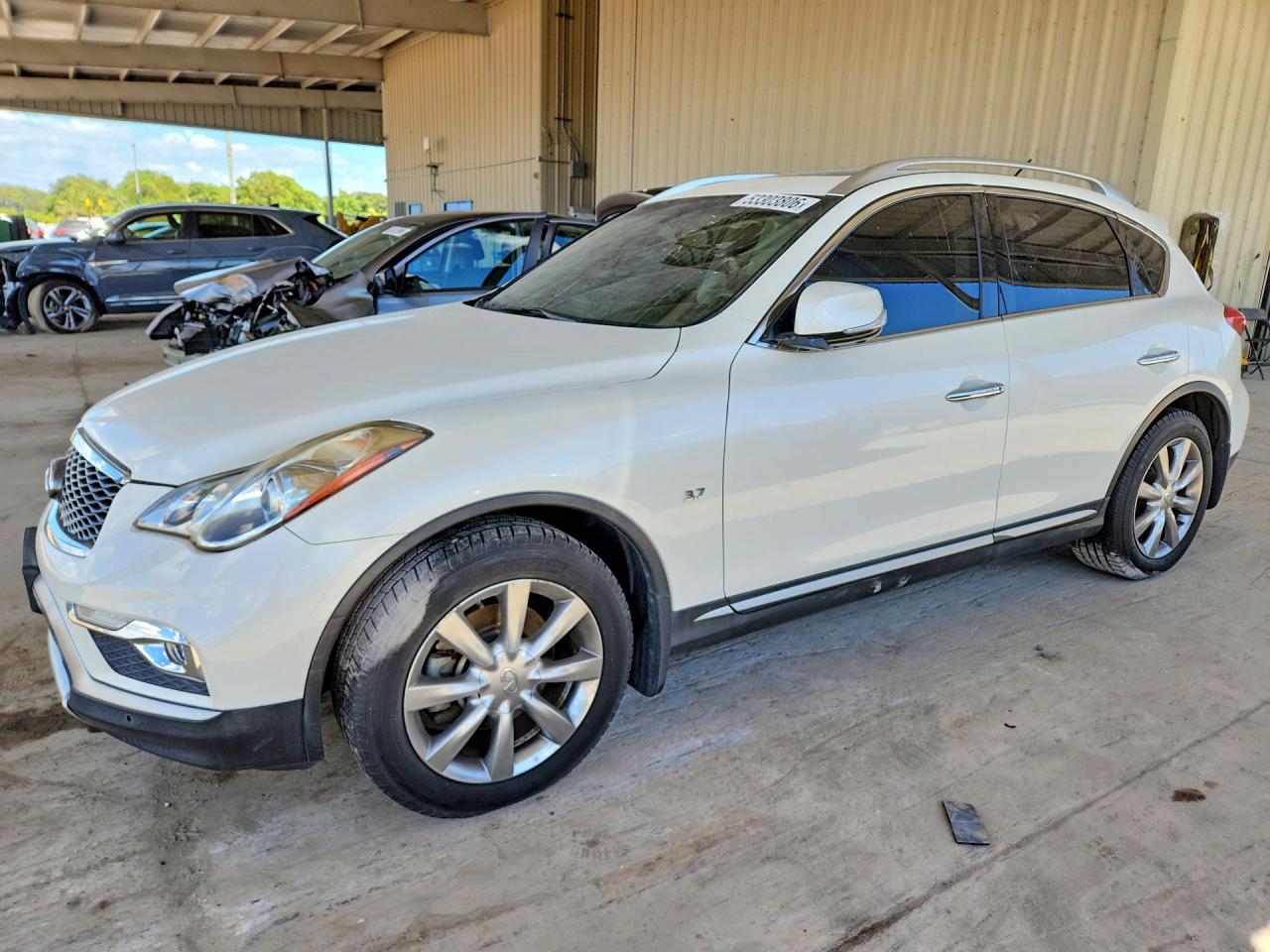 Salvage INFINITI Qx Image