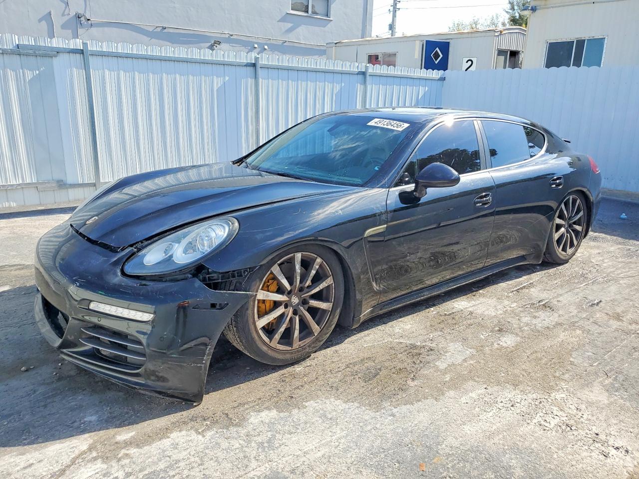 Salvage Porsche Panamera Image