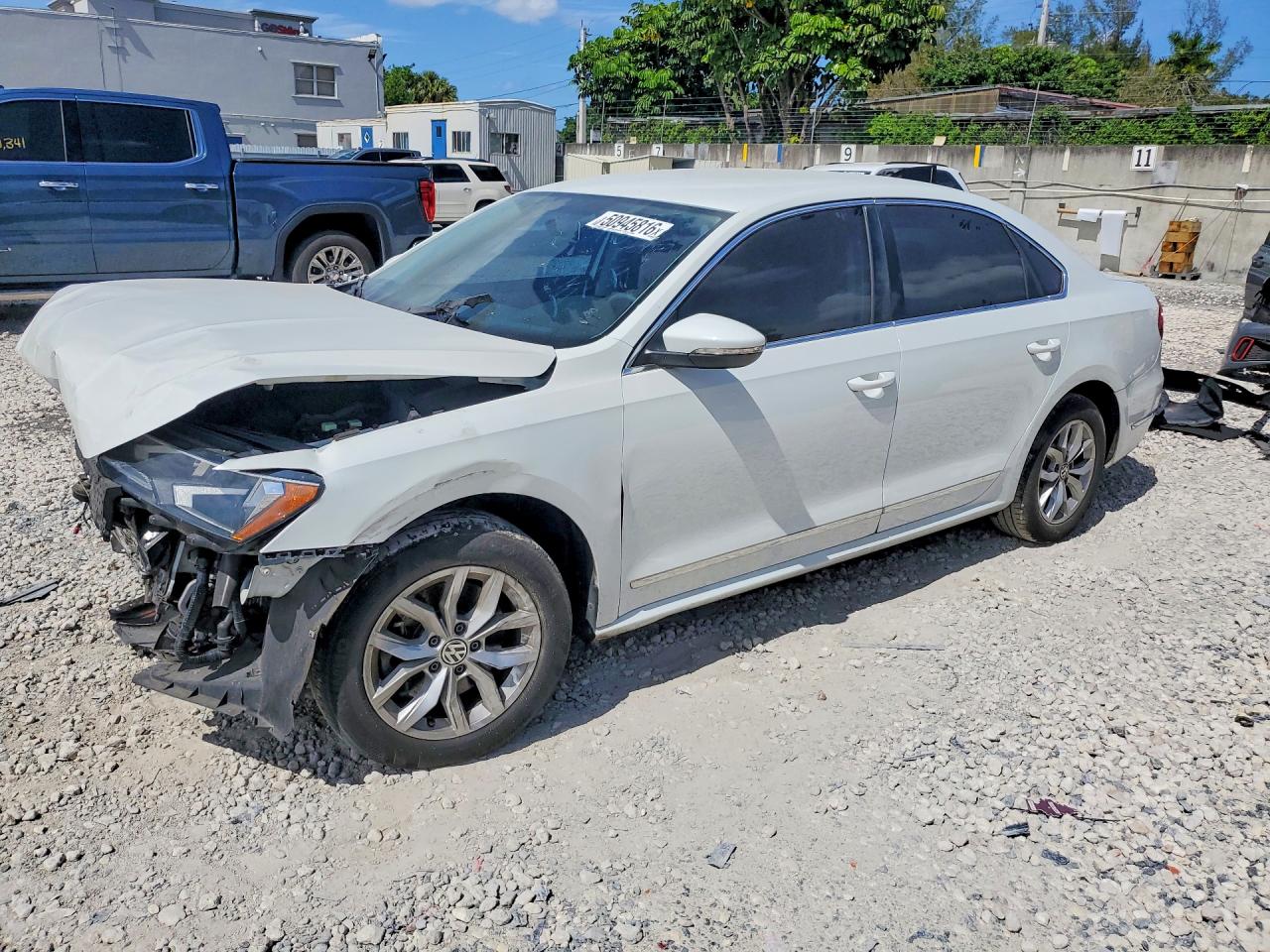 Salvage Volkswagen Passat Image