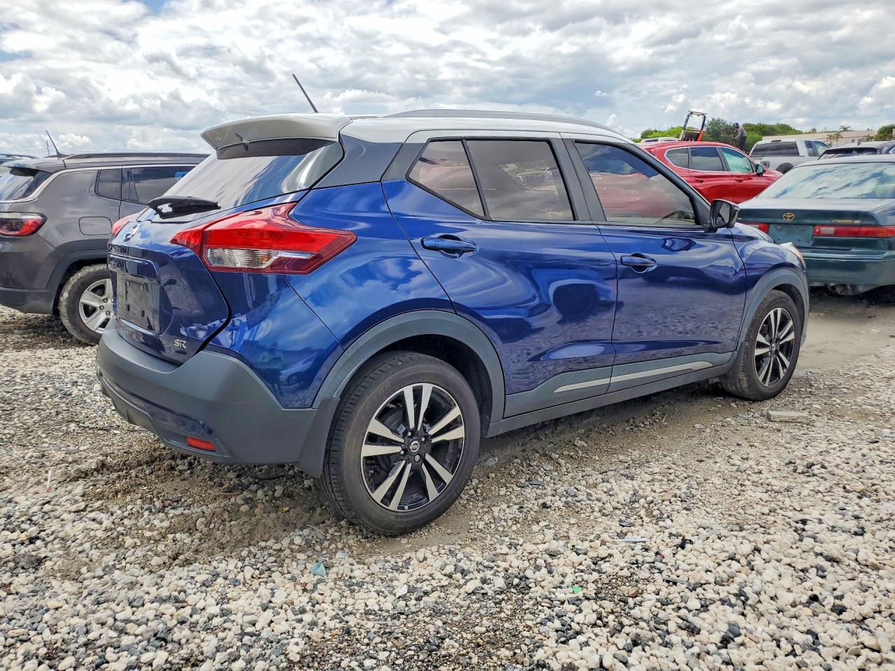 Nissan Kicks Sr
