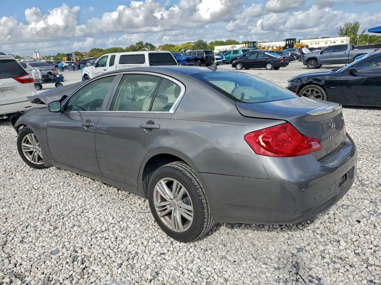 INFINITI G37 X