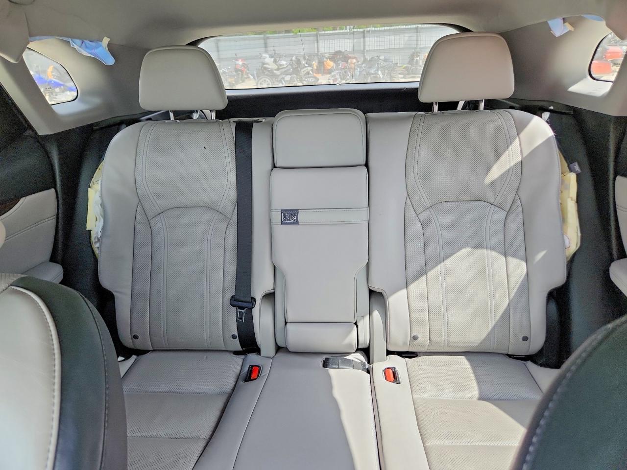 Lexus RX Base