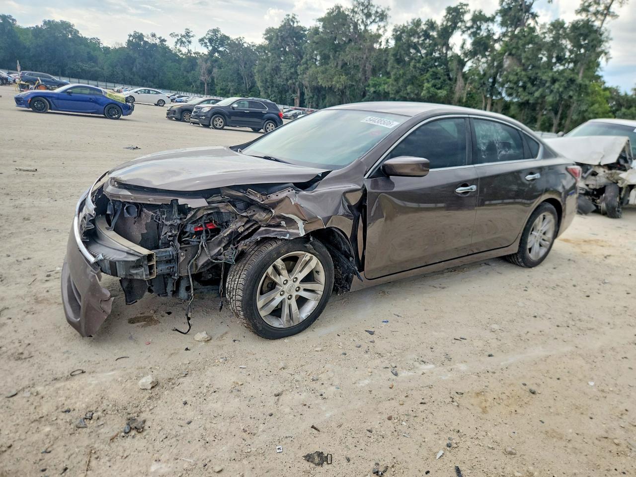 Salvage Nissan Altima Image