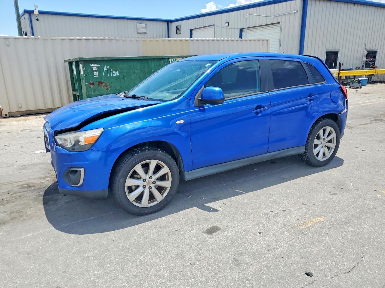 Salvage Mitsubishi Outlander Image