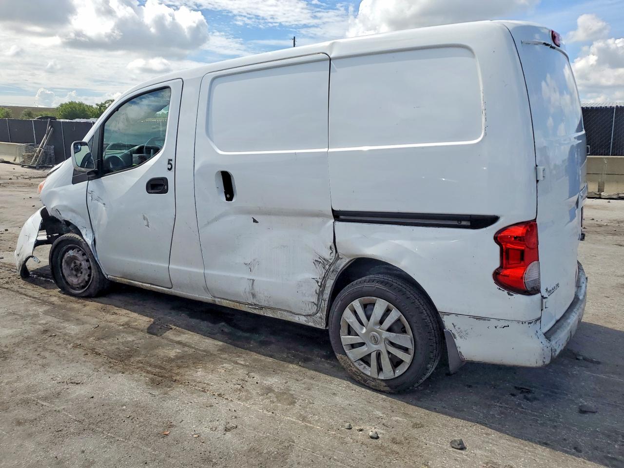 Nissan Nv