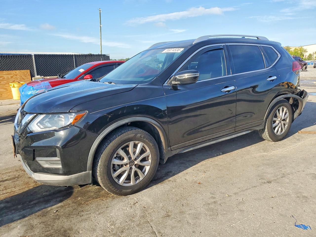 Salvage Nissan Rogue Image