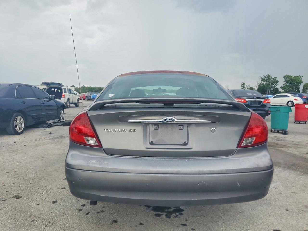 Ford Taurus Se