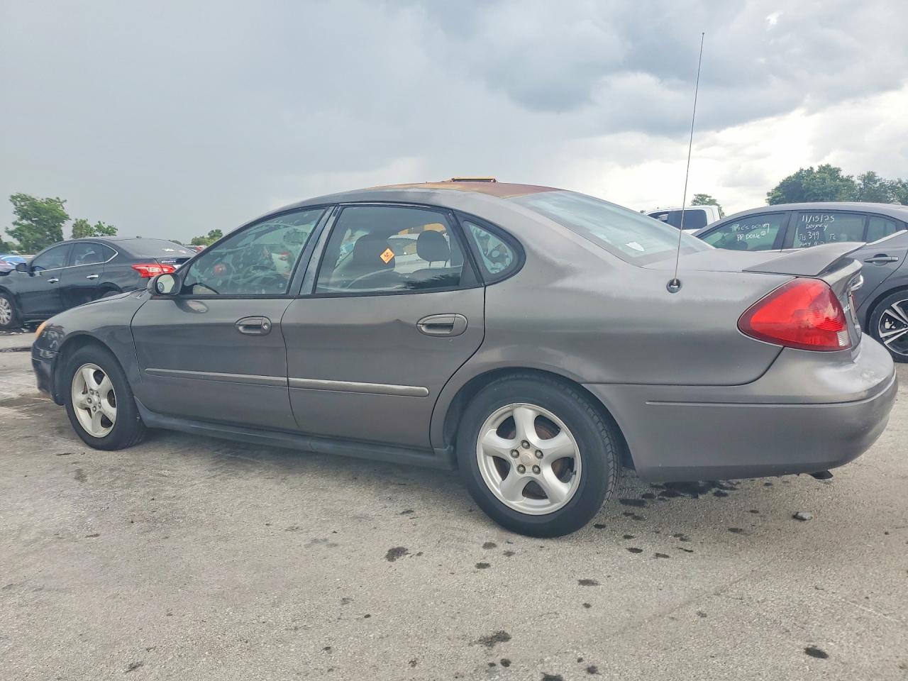 Ford Taurus Se