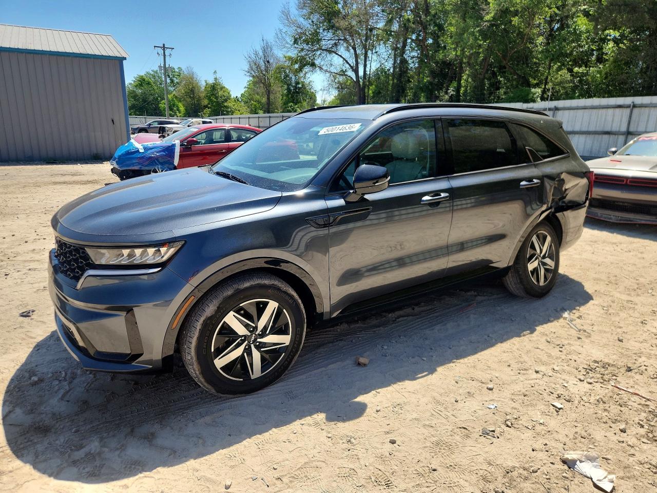 Salvage Kia Sorento Image
